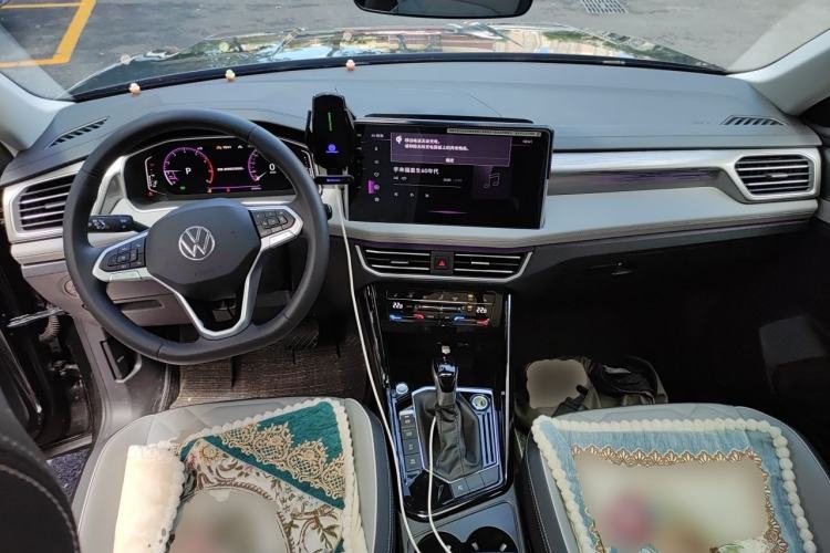 Used Volkswagen Tayron 2023 330TSI Two-Wheel-Drive R-Line High-Energy Version Center Console