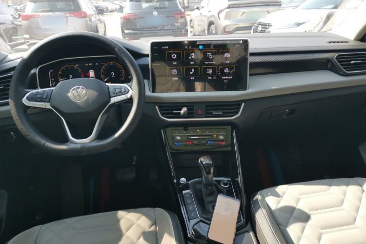 Used Volkswagen Tayron 2023 300TSI Two-Wheel-Drive Luxury Plus Advanced Edition Center Console