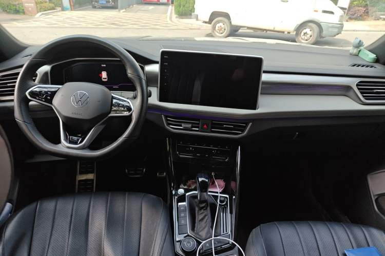 Used Volkswagen Tayron 2023 380TSI Four-Wheel Drive R-Line Pro Smart Edition Center Console