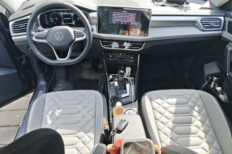 Used Volkswagen Tayron 2023 330TSI Two-Wheel-Drive R-Line High-Energy Version Center Console
