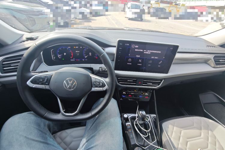 Used Volkswagen Tayron 2023 Revised Version 380TSI All-Wheel Drive R-Line High-Energy Edition Center Console