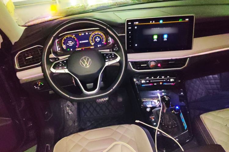 Used Volkswagen Tayron 2023 300TSI Two-Wheel-Drive Luxury Plus Advanced Edition Center Console