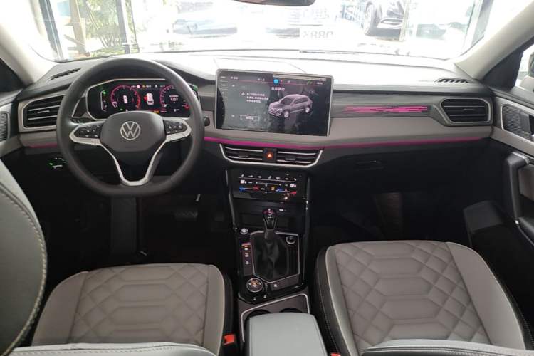 Used Volkswagen Tayron 2023 Revised Version 380TSI All-Wheel Drive R-Line High-Energy Edition Center Console