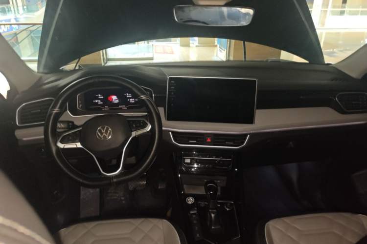 Used Volkswagen Tayron 2023 330TSI Two-Wheel-Drive Luxury Plus Advanced Version Center Console