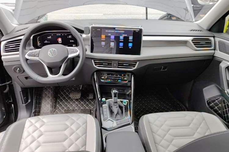 Used Volkswagen Tayron 2023 330TSI Two-Wheel-Drive R-Line High-Energy Version Center Console