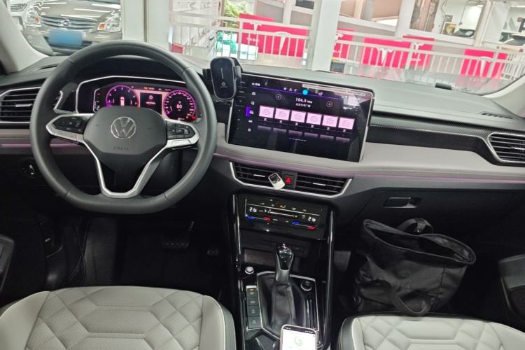 Used Volkswagen Tayron 2023 330TSI Two-Wheel-Drive Luxury Plus Advanced Version Center Console
