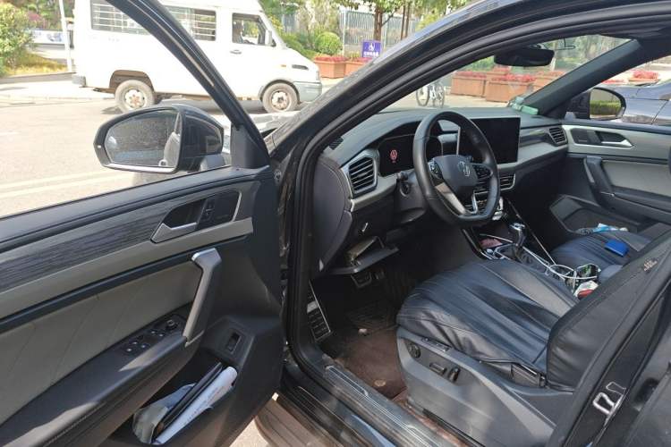 Used Volkswagen Tayron 2023 380TSI Four-Wheel Drive R-Line Pro Smart Edition Driver Seat