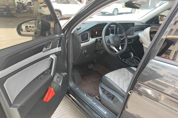 Used Volkswagen Tayron 2023 330TSI Two-Wheel-Drive Luxury Plus Advanced Version Driver Seat