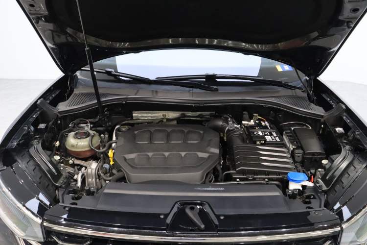Used Volkswagen Tayron 2023 330TSI Two-Wheel-Drive Luxury Plus Advanced Version Engine Bay