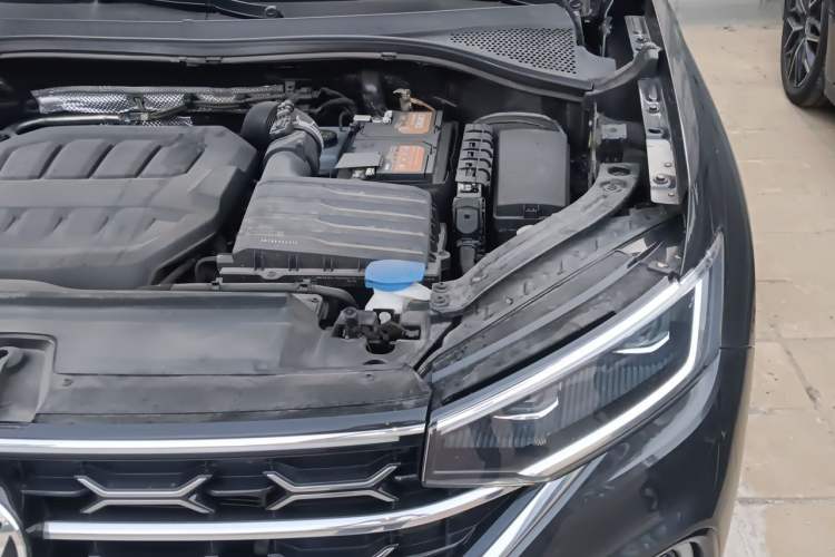 Used Volkswagen Tayron 2023 330TSI Two-Wheel-Drive Luxury Plus Advanced Version Engine Bay Left