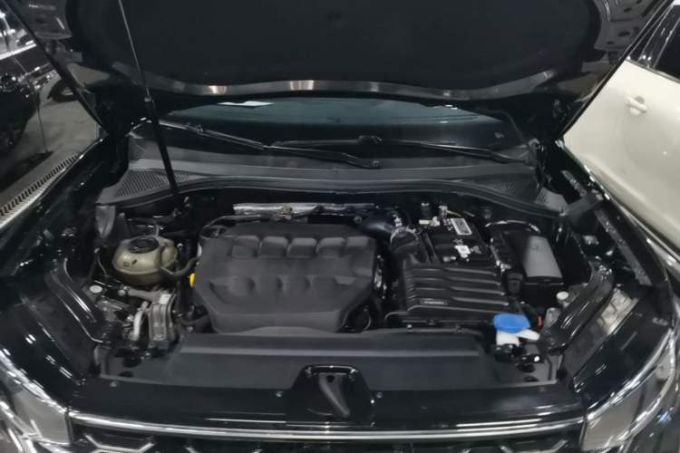 Used Volkswagen Tayron 2023 330TSI Two-Wheel-Drive Luxury Plus Advanced Version Engine Bay