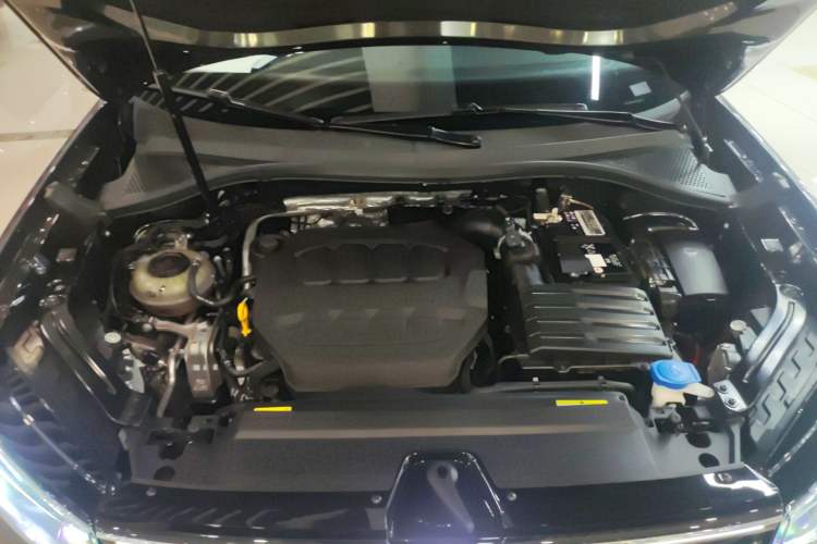Used Volkswagen Tayron 2023 330TSI Two-Wheel-Drive Luxury Plus Advanced Version Engine Bay