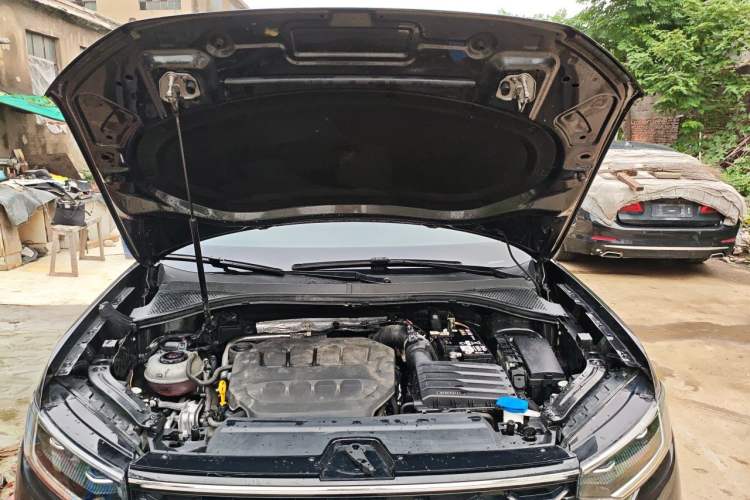 Used Volkswagen Tayron 2023 330TSI Two-Wheel-Drive Luxury Plus Advanced Version Engine Bay