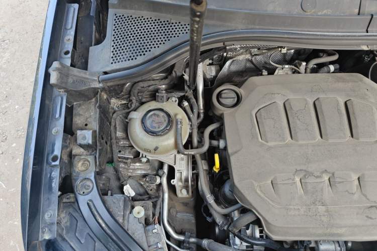 Used Volkswagen Tayron 2023 330TSI Two-Wheel-Drive Luxury Plus Advanced Version Engine Bay Right