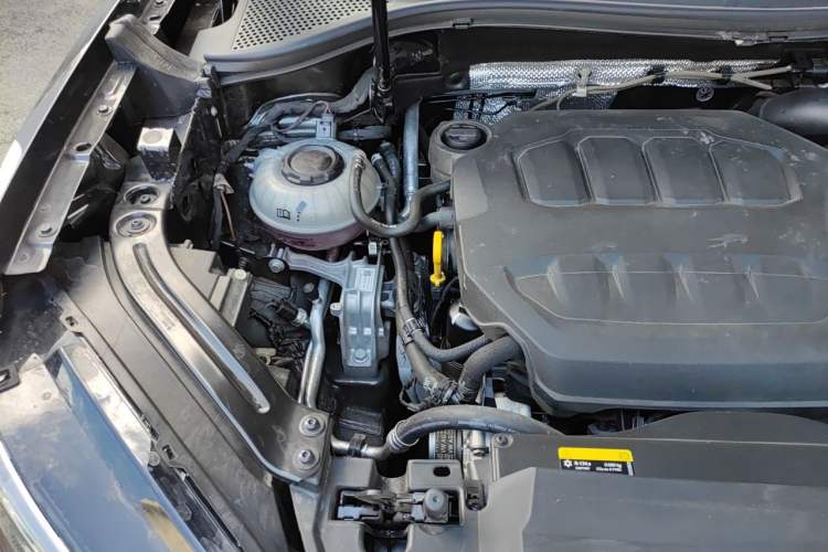 Used Volkswagen Tayron 2023 330TSI Two-Wheel-Drive R-Line High-Energy Version Engine Bay Right