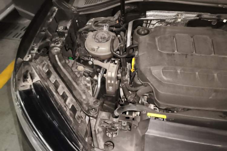 Used Volkswagen Tayron 2023 330TSI Two-Wheel-Drive Luxury Plus Advanced Version Engine Bay Right