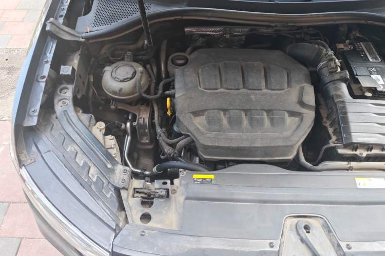 Used Volkswagen Tayron 2023 330TSI Two-Wheel-Drive Luxury Plus Advanced Version Engine Bay Right