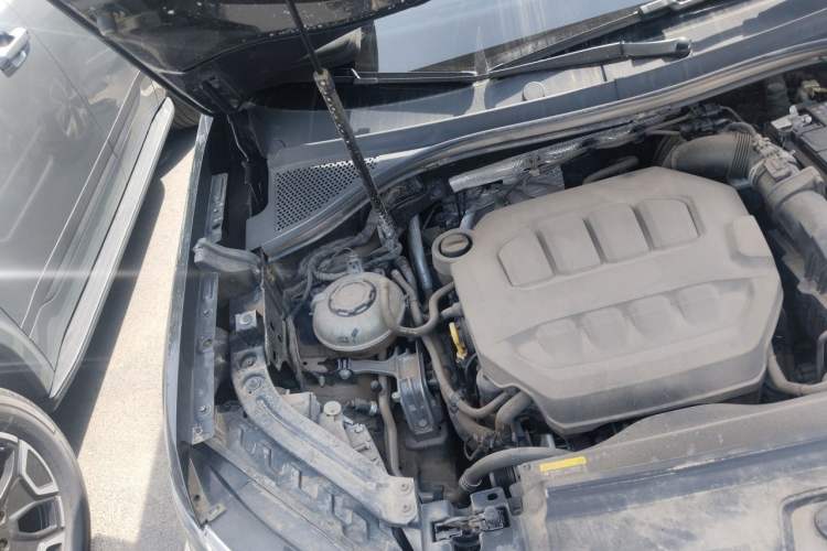 Used Volkswagen Tayron 2023 330TSI Two-Wheel-Drive Luxury Plus Advanced Version Engine Bay Right