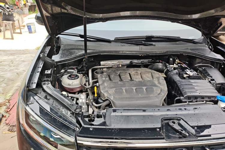 Used Volkswagen Tayron 2023 330TSI Two-Wheel-Drive Luxury Plus Advanced Version Engine Bay Right