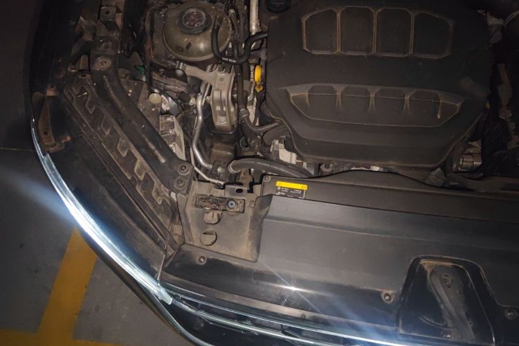 Used Volkswagen Tayron 2023 330TSI Two-Wheel-Drive Luxury Plus Advanced Version Engine Bay Right