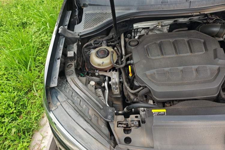 Used Volkswagen Tayron 2023 330TSI Two-Wheel-Drive Luxury Plus Advanced Version Engine Bay Right