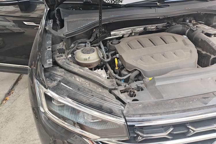 Used Volkswagen Tayron 2023 330TSI Two-Wheel-Drive Luxury Plus Advanced Version Engine Bay Right
