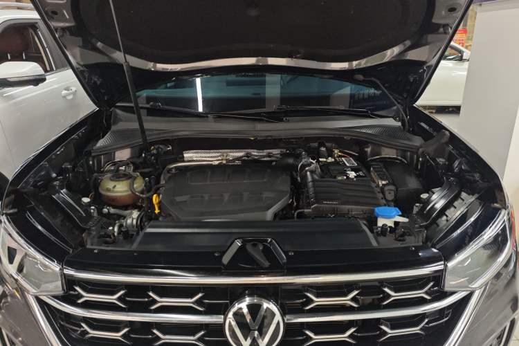 Used Volkswagen Tayron 2023 330TSI Two-Wheel-Drive Luxury Plus Advanced Version Engine Bay