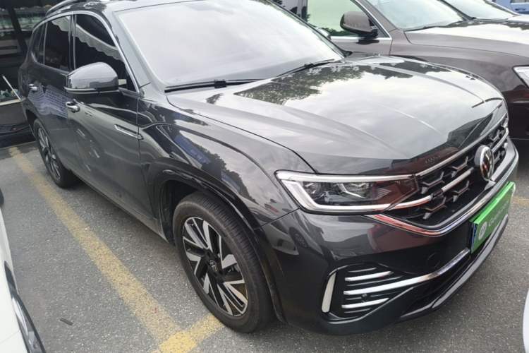 Used Volkswagen Tayron 2023 330TSI Two-Wheel-Drive R-Line High-Energy Version Front Right 45 Deg