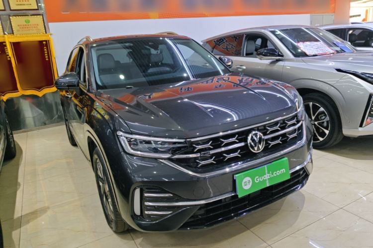 Used Volkswagen Tayron 2023 330TSI Two-Wheel-Drive R-Line High-Energy Version Front Right 45 Deg