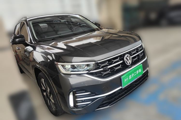 Used Volkswagen Tayron 2023 330TSI Two-Wheel-Drive R-Line High-Energy Version Front Right 45 Deg