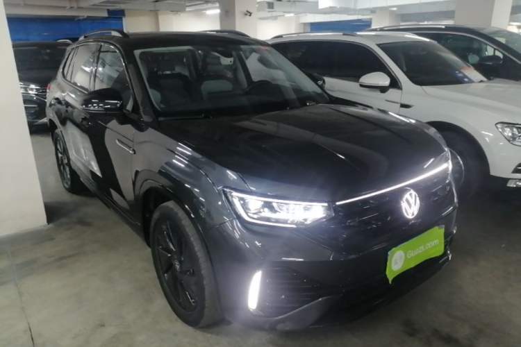 Used Volkswagen Tayron 2023 Revised Version 380TSI All-Wheel Drive R-Line High-Energy Edition Front Right 45 Deg