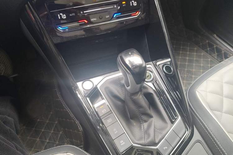 Used Volkswagen Tayron 2023 330TSI Two-Wheel-Drive Luxury Plus Advanced Version Gear Lever