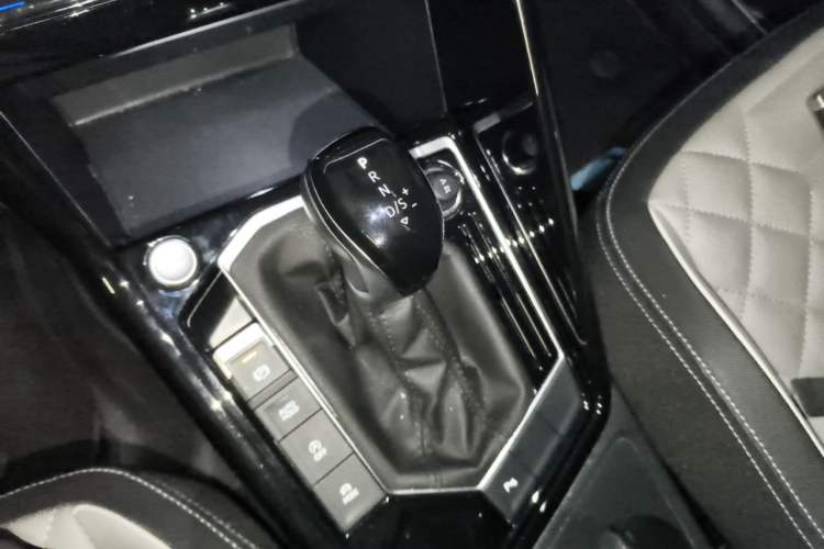 Used Volkswagen Tayron 2023 330TSI Two-Wheel-Drive Luxury Plus Advanced Version Gear Lever