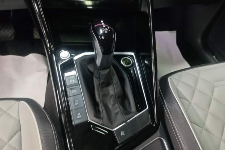 Used Volkswagen Tayron 2023 330TSI Two-Wheel-Drive R-Line High-Energy Version Gear Lever