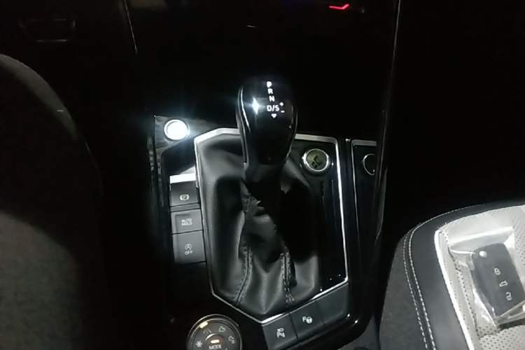 Used Volkswagen Tayron 2023 Revised Version 380TSI All-Wheel Drive R-Line Pro Smart Edition Gear Lever