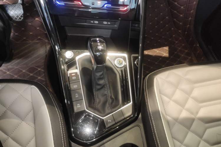 Used Volkswagen Tayron 2023 330TSI Two-Wheel-Drive Luxury Plus Advanced Version Gear Lever