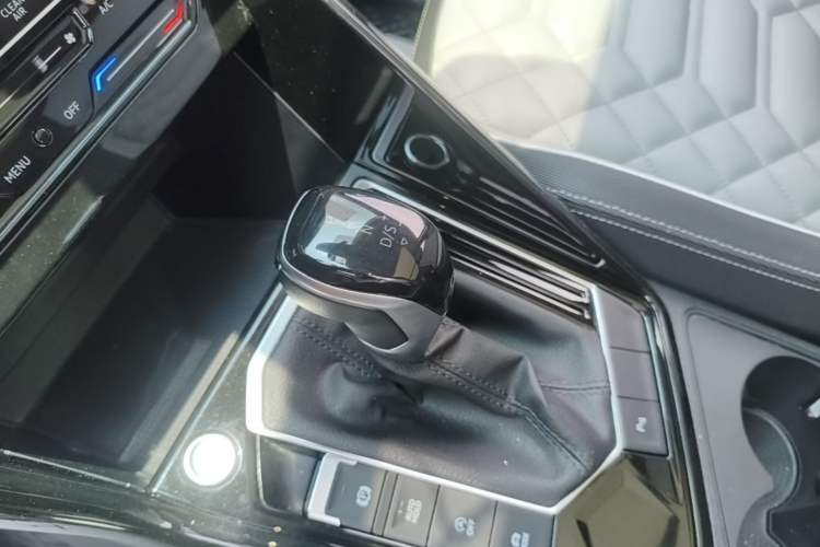 Used Volkswagen Tayron 2023 330TSI Two-Wheel-Drive Luxury Plus Advanced Version Gear Lever