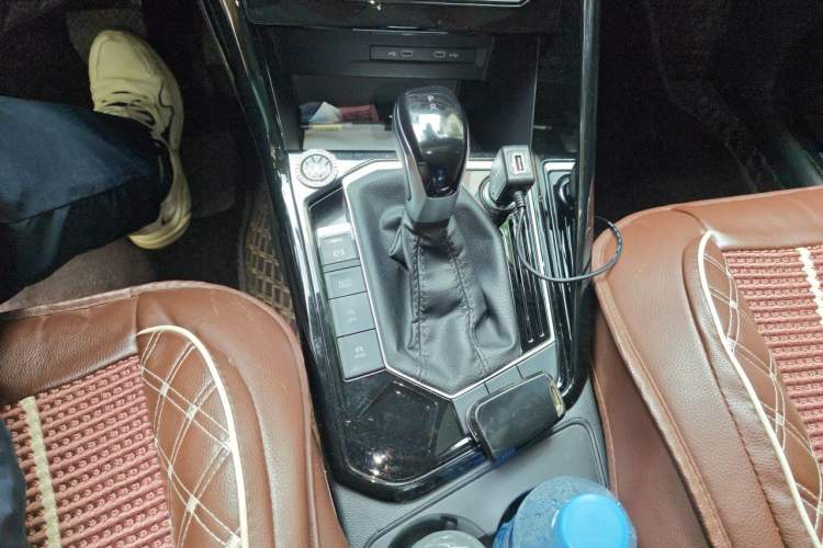 Used Volkswagen Tayron 2023 330TSI Two-Wheel-Drive Luxury Plus Advanced Version Gear Lever