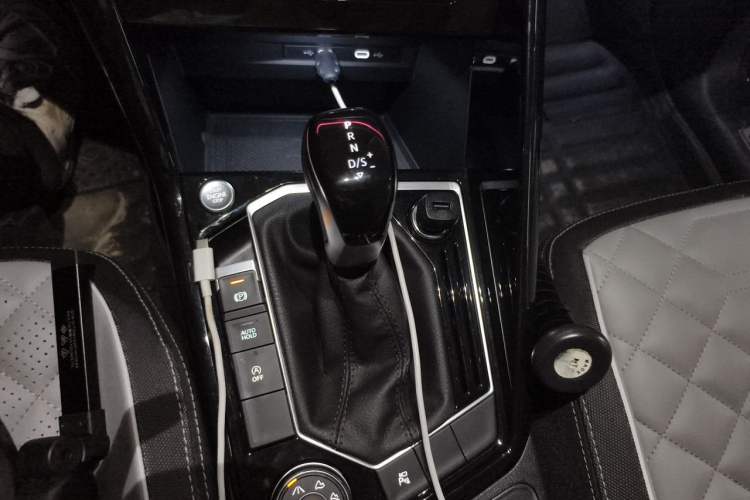 Used Volkswagen Tayron 2023 Revised Version 380TSI All-Wheel Drive R-Line High-Energy Edition Gear Lever