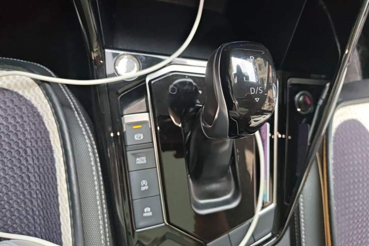 Used Volkswagen Tayron 2023 330TSI Two-Wheel-Drive Luxury Plus Advanced Version Gear Lever