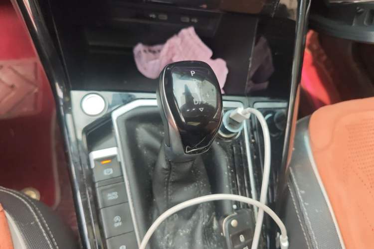 Used Volkswagen Tayron 2023 330TSI Two-Wheel-Drive R-Line High-Energy Version Gear Lever