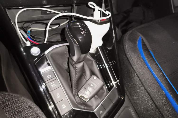 Used Volkswagen Tayron 2023 330TSI Two-Wheel-Drive Luxury Plus Advanced Version Gear Lever