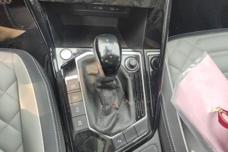 Used Volkswagen Tayron 2023 280TSI Two-Wheel-Drive Luxury Plus Advanced Version Gear Lever
