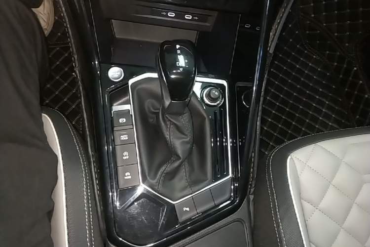 Used Volkswagen Tayron 2023 330TSI Two-Wheel-Drive Luxury Plus Advanced Version Gear Lever