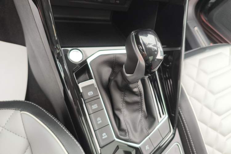 Used Volkswagen Tayron 2023 330TSI Two-Wheel-Drive R-Line High-Energy Version Gear Lever