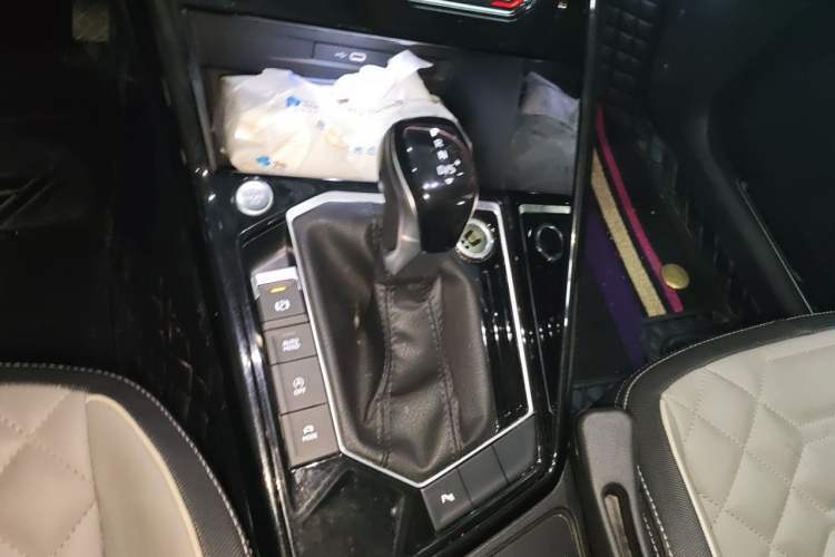 Used Volkswagen Tayron 2023 330TSI Two-Wheel-Drive Luxury Plus Advanced Version Gear Lever