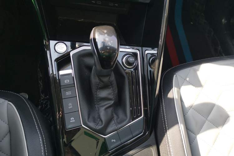 Used Volkswagen Tayron 2023 300TSI Two-Wheel-Drive Luxury Plus Advanced Edition Gear Lever