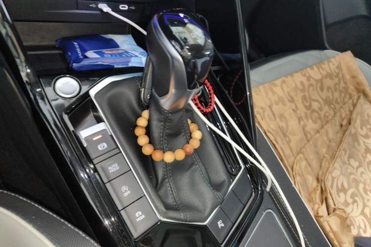 Used Volkswagen Tayron 2023 330TSI Two-Wheel-Drive R-Line High-Energy Version Gear Lever
