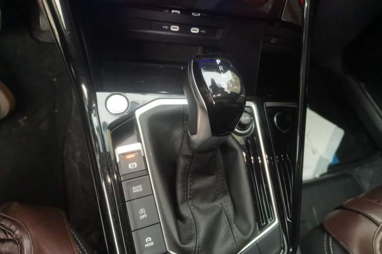 Used Volkswagen Tayron 2023 330TSI Two-Wheel-Drive R-Line High-Energy Version Gear Lever