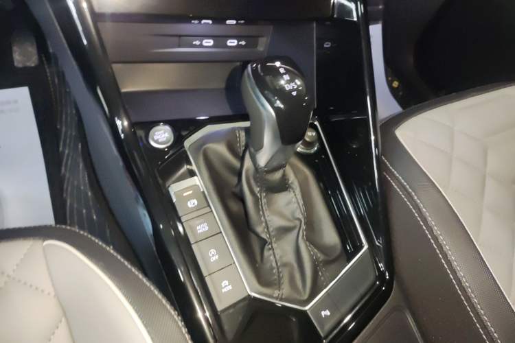 Used Volkswagen Tayron 2023 330TSI Two-Wheel-Drive Luxury Plus Advanced Version Gear Lever
